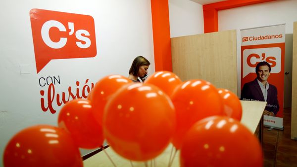 A woman speaks on her phone next to a poster of Ciudadanos party leader Albert Rivera during Spain's upcoming general elections in the headquarters of Lucena near Cordoba, southern Spain June 15, 2016 - Sputnik International