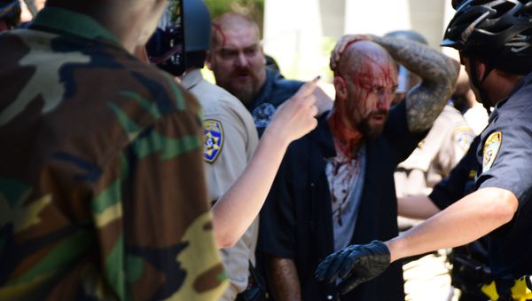 Beaten and Stabbed: Neo-Nazi Rally in California Leave Several Injured (VIDEO) - Sputnik International