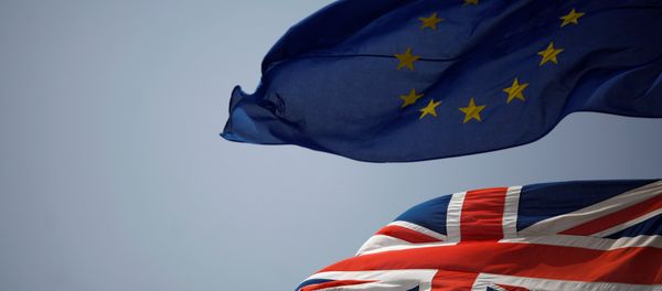The Union Jack (bottom) and the European Union flag are seen flying, at the border of Gibraltar with Spain, in the British overseas territory of Gibraltar, historically claimed by Spain, June 27, 2016, after Britain voted to leave the European Union in the EU Brexit referendum The Union Jack (bottom) and the European Union flag are seen flying, at the border of Gibraltar with Spain, in the British overseas territory of Gibraltar, historically claimed by Spain, June 27, 2016, after Britain voted to leave the European Union in the EU Brexit referendum - Sputnik International