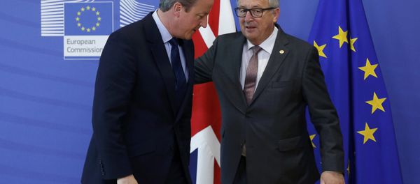 Britain's Prime Minister David Cameron (L) and European Commission President Jean-Claude Juncker arrives at the EU Summit in Brussels, Belgium, June 28, 2016. - Sputnik International