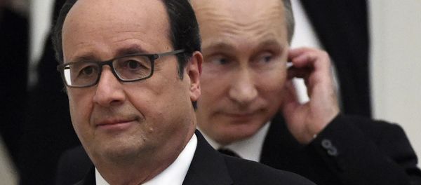 French President Francois Hollande (L) and his Russian counteraprt Vladimir Putin arrives for a press conference at the Kremlin in Moscow on November 26, 2015 French President Francois Hollande (L) and his Russian counteraprt Vladimir Putin arrives for a press conference at the Kremlin in Moscow on November 26, 2015 - Sputnik International