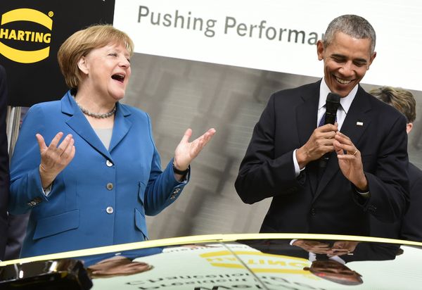 US President Barack Obama (R) and German Chancellor Angela Merkel share a laugh at the booth of Harting technology group as they tour the Hanover industrial Fair in Hanover, central Germany, on April 25, 2016 - Sputnik International