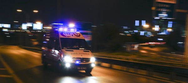 An ambulance arrives at the Ataturk airport in Istanbul - Sputnik International