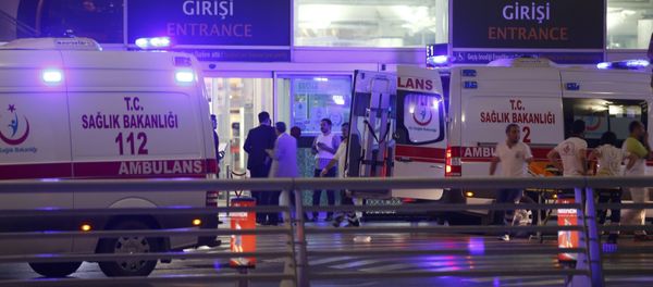 Ambulance cars arrive at Turkey's largest airport, Istanbul Ataturk, Turkey, following a blast June 28, 2016. - Sputnik International