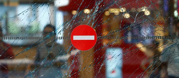 A broken window is seen at Turkey's largest airport, Istanbul Ataturk, Turkey, following yesterday's blasts June 29, 2016. - Sputnik International