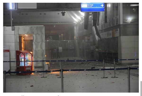A view of the entrance of the Ataturk international airport after two suicide bombers opened fire before blowing themselves up at the entrance, in Istanbul, Turkey June 28, 2016. A view of the entrance of the Ataturk international airport after two suicide bombers opened fire before blowing themselves up at the entrance, in Istanbul, Turkey June 28, 2016. - Sputnik International