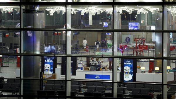 Officials walk inside Turkey's largest airport, Istanbul Ataturk, Turkey, following a blast June 28, 2016. - Sputnik International