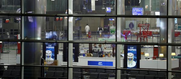 Officials walk inside Turkey's largest airport, Istanbul Ataturk, Turkey, following a blast June 28, 2016. - Sputnik International