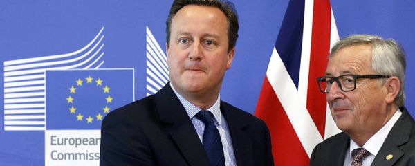 Britain's Prime Minister David Cameron and EU Commission President Jean-Claude Juncker arrive at the EU Summit in Brussels, Belgium, June 28, 2016. Britain's Prime Minister David Cameron and EU Commission President Jean-Claude Juncker arrive at the EU Summit in Brussels, Belgium, June 28, 2016. - Sputnik International