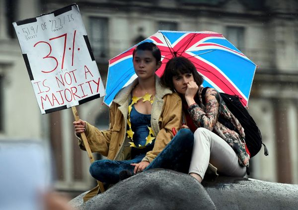Demonstrators take part in a protest aimed at showing London's solidarity with the European Union following the recent EU referendum, in Trafalgar Square, central London, Britain June 28, 2016. Demonstrators take part in a protest aimed at showing London's solidarity with the European Union following the recent EU referendum, in Trafalgar Square, central London, Britain June 28, 2016. - Sputnik International