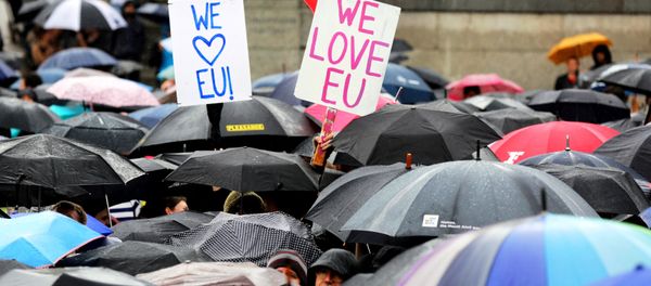 Demonstrators take part in a protest aimed at showing London's solidarity with the European Union following the recent EU referendum, in Trafalgar Square, central London, Britain June 28, 2016. - Sputnik International