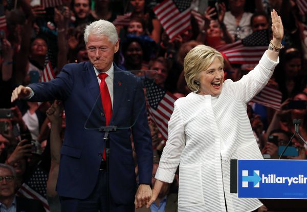 Former President Bill Clinton stands on stage with his wife, Democratic presidential candidate Hillary Clinton. - Sputnik International