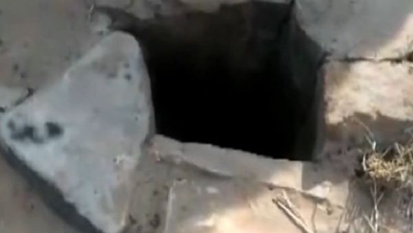 A rescue operation is underway to save a two-year-old girl who fell into a 700-feet deep borewell in Rajasthan's Jodhpur city - Sputnik International