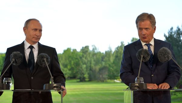 President Vladimir Putin (left) and President of the Republic of Finland Sauli Niinisto at a joint news conference following their meeting in Naantali - Sputnik International