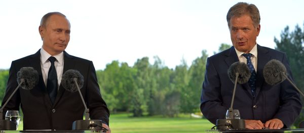 President Vladimir Putin (left) and President of the Republic of Finland Sauli Niinisto at a joint news conference following their meeting in Naantali - Sputnik International