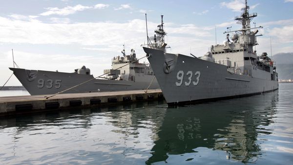 Two Taiwan Navy Knox-class frigates prepare to embark from Taiwan's eastern coastal port of Suao. - Sputnik International