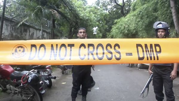 Bangladeshi security forces block the road after militants took hostages at a restaurant popular with foreigners in Dhaka, Bangladesh, Saturday, July 2, 2016 - Sputnik International