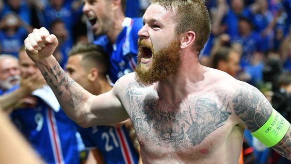 Iceland's Aron Einar Gunnarsson celebrates his team's victory over England's counterparts in the round of 16 of the 2016 UEFA Euro finals - Sputnik International