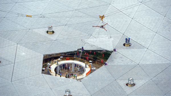 The last panel of China's world largest radio telescope named FAST, is installed in Pingtang county, Guizhou Province, China, July 3, 2016 - Sputnik International