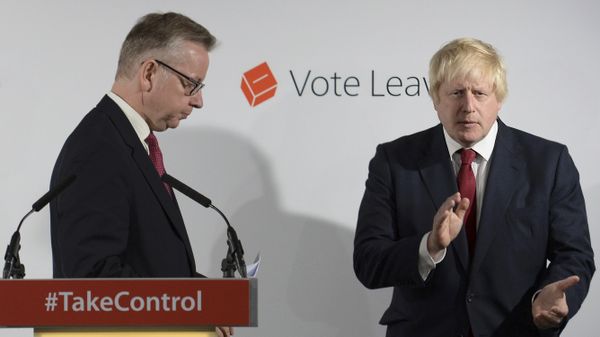 Britain's Justice Secretary Michael Gove (L) finishes speaking as Vote Leave campaign leader Boris Johnson applauds at the group's headquarters in London, Britain June 24, 2016. Britain's Justice Secretary Michael Gove (L) finishes speaking as Vote Leave campaign leader Boris Johnson applauds at the group's headquarters in London, Britain June 24, 2016. - Sputnik International