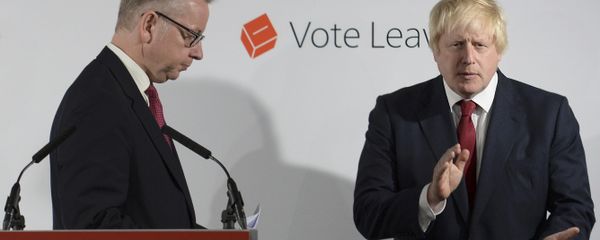Britain's Justice Secretary Michael Gove (L) finishes speaking as Vote Leave campaign leader Boris Johnson applauds at the group's headquarters in London, Britain June 24, 2016. - Sputnik International