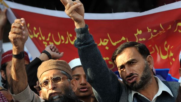 Pakistani Muslims protest against the Swiss ban on the construction of new mosque minarets (File) - Sputnik International