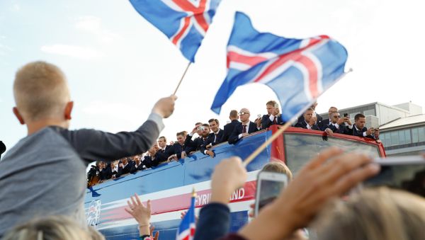 Icelandic soccer fans celebrate as their national team comes home to a hero's welcome from the Euro 2016 soccer championships in Reykjavik, Iceland, Monday July 4, 2016 - Sputnik International