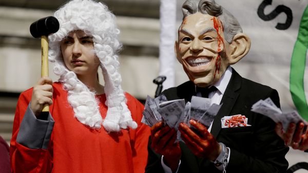 A protester wearing a former British Prime Minister Tony Blair mask, right, and another dressed as a judge pose for the media on a stage outside the Queen Elizabeth II Conference Centre in London, shortly before the publication of the Chilcot report into the Iraq war, Wednesday, July 6, 2016. A protester wearing a former British Prime Minister Tony Blair mask, right, and another dressed as a judge pose for the media on a stage outside the Queen Elizabeth II Conference Centre in London, shortly before the publication of the Chilcot report into the Iraq war, Wednesday, July 6, 2016. - Sputnik International