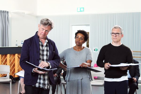 Stuff Happens rehearsal: Actors Alex Jennings as George W Bush, Adjoa Andoh as Condoleezza Rice, Martin McDougall (ensemble) - Sputnik International