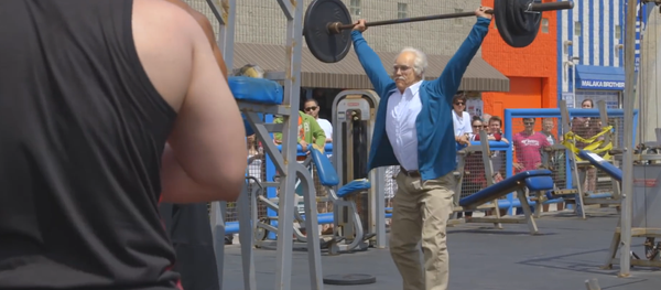 Old Man Strength At Muscle Beach - Sputnik International
