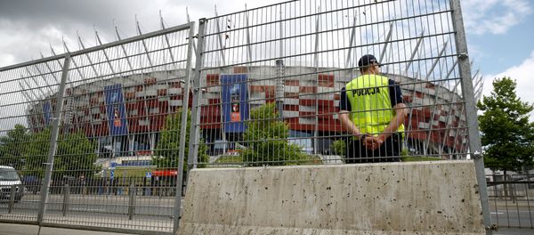 Polish police officer stands guard in front of the PGE National Stadium, the venue of the NATO Summit, which will start in two days, in Warsaw, Poland, July 6, 2016. - Sputnik International