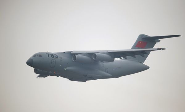 Chinese Bombers, Paratroopers Practice High-Altitude Drills as Himalayan Tensions With India Heat Up - Sputnik International