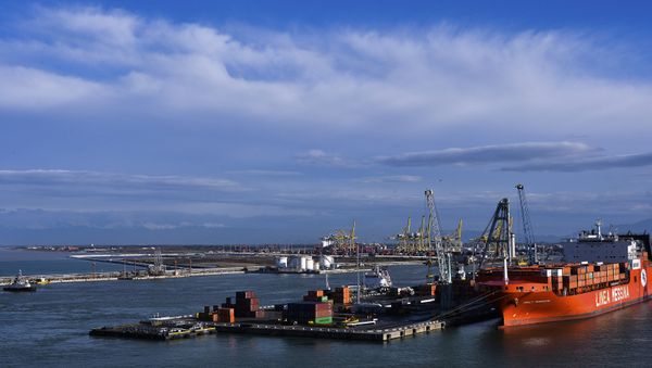 Ships in the port of Livorno (Tuscany). - Sputnik International