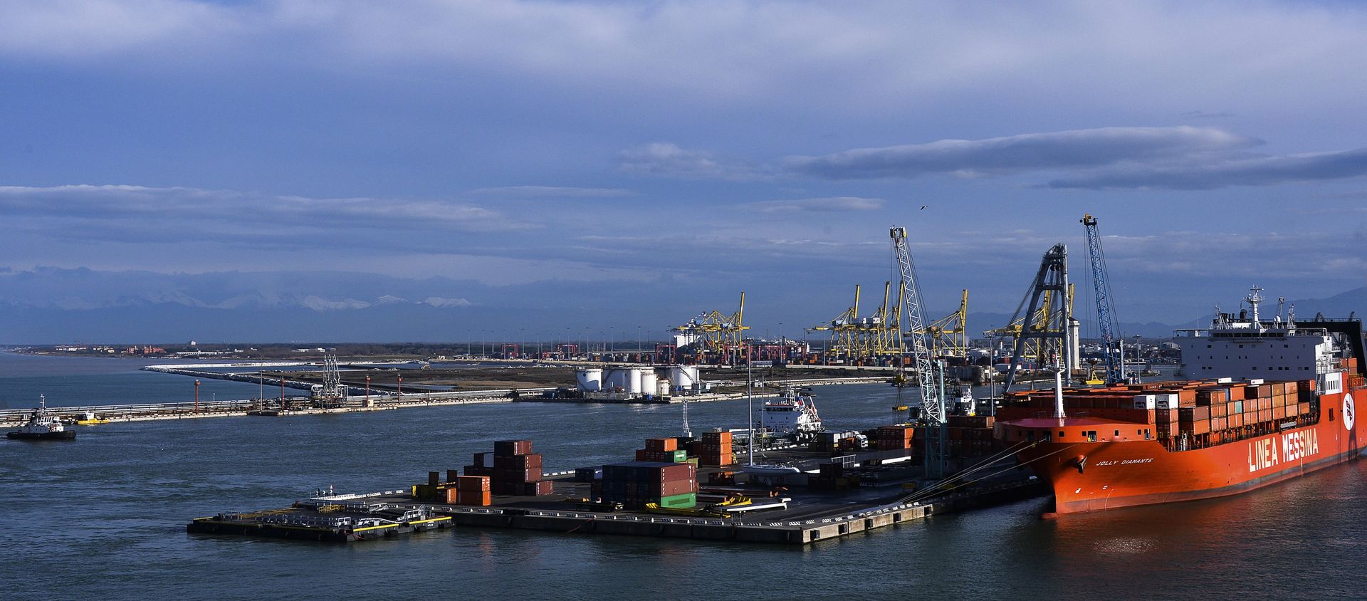 Ships in the port of Livorno (Tuscany). - Sputnik International, 1920