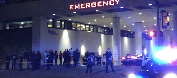 Police and others gather at the emergency entrance to Baylor Medical Center in Dallas, where several police officers were taken after shootings Thursday, July 7, 2016. Police and others gather at the emergency entrance to Baylor Medical Center in Dallas, where several police officers were taken after shootings Thursday, July 7, 2016. - Sputnik International