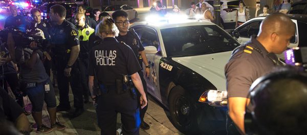 Police attempt to calm the crowd as someone is arrested following the sniper shooting in Dallas on July 7, 2016 - Sputnik International