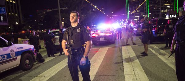 Police officers stand guard at a baracade following the sniper shooting in Dallas on July 7, 2016. Police officers stand guard at a baracade following the sniper shooting in Dallas on July 7, 2016. - Sputnik International