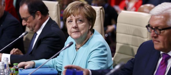 German Chancellor Angela Merkel (C) looks on next to German Foreign Minister Frank-Walter Steinmeier (R) and France's President Francois Hollande during the NATO Summit in Warsaw, Poland July 8, 2016. German Chancellor Angela Merkel (C) looks on next to German Foreign Minister Frank-Walter Steinmeier (R) and France's President Francois Hollande during the NATO Summit in Warsaw, Poland July 8, 2016. - Sputnik International