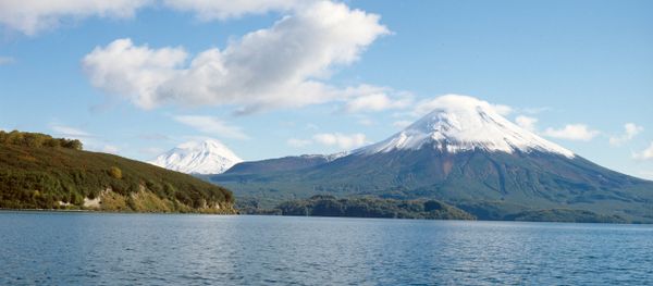 View of Ilyinsky volcano on the shore of Kurile Lake. - Sputnik International