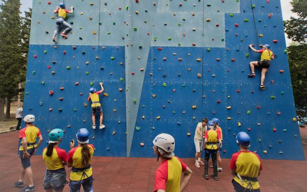 Children at a new climbing gym on the anniversary of the Artek International Children's Center in Crimea. - Sputnik International