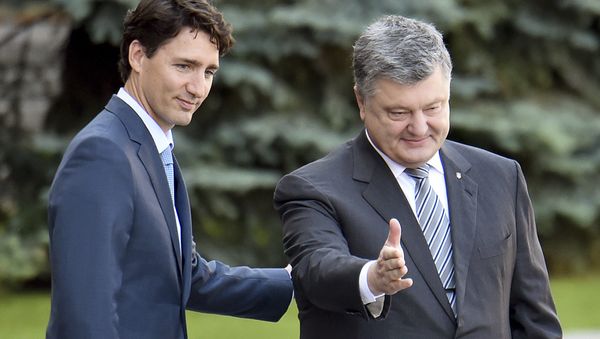 Ukrainian President Petro Poroshenko (R) gestures next to Prime Minister of Canada Justin Trudeau (L) during a welcoming ceremony ahead of their meeting in Kiev on June 11, 2016 Ukrainian President Petro Poroshenko (R) gestures next to Prime Minister of Canada Justin Trudeau (L) during a welcoming ceremony ahead of their meeting in Kiev on June 11, 2016 - Sputnik International