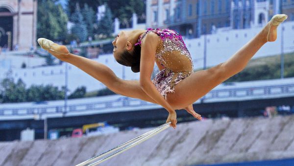 Russia's Margarita Mamun performs a hoop routine during individual all-around at the 2016 Rhythmic Gymnastics World Cup Series in Kazan, Russia - Sputnik International