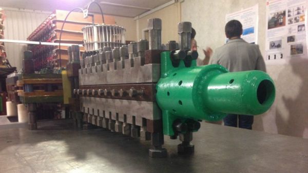 Russian scientists have successfully tested the country's first railgun, which relies on electromagnetic forces rather than explosives or propellant, according to RIA Novosti - Sputnik International
