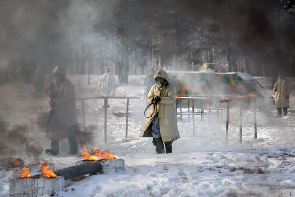 Arctic mechanised infantry company of the Far Eastern Command College (DVOKU) during a range exercise in the Amur region. Arctic mechanised infantry company of the Far Eastern Command College (DVOKU) during a range exercise in the Amur region. - Sputnik International
