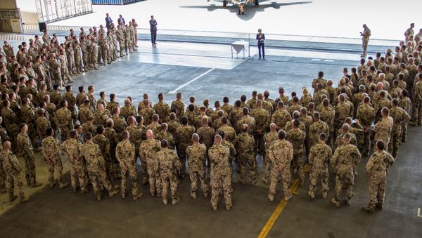 German Defence Minister Ursula von der Leyen addresses the Counter DAESH contingent at Incirlik airbase in the southern city of Adana, Turkey, July 1, 2016 - Sputnik International
