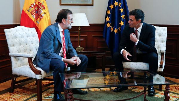 Spain's acting Prime Minister Mariano Rajoy (L) listens to Spain's Socialist Party (PSOE) leader Pedro Sanchez during their meeting at Spanish parliament in Madrid, Spain, July 13, 2016 Spain's acting Prime Minister Mariano Rajoy (L) listens to Spain's Socialist Party (PSOE) leader Pedro Sanchez during their meeting at Spanish parliament in Madrid, Spain, July 13, 2016 - Sputnik International