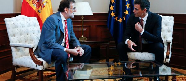 Spain's acting Prime Minister Mariano Rajoy (L) listens to Spain's Socialist Party (PSOE) leader Pedro Sanchez during their meeting at Spanish parliament in Madrid, Spain, July 13, 2016 Spain's acting Prime Minister Mariano Rajoy (L) listens to Spain's Socialist Party (PSOE) leader Pedro Sanchez during their meeting at Spanish parliament in Madrid, Spain, July 13, 2016 - Sputnik International