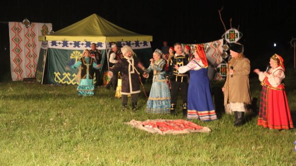 The re-production of the historic scene between Yemelyan Pugachev and Salawat Yulayev by Satka performers - Sputnik International