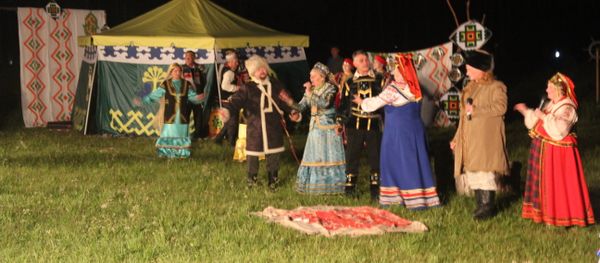 The re-production of the historic scene between Yemelyan Pugachev and Salawat Yulayev by Satka performers - Sputnik International