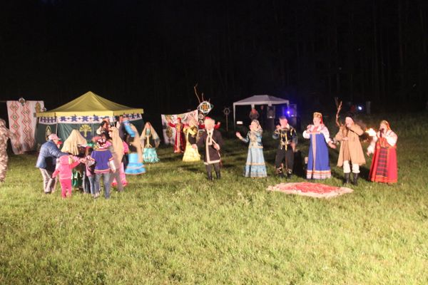 The re-production of the historic scene between Yemelyan Pugachev and Salawat Yulayev by Satka performers The re-production of the historic scene between Yemelyan Pugachev and Salawat Yulayev by Satka performers - Sputnik International